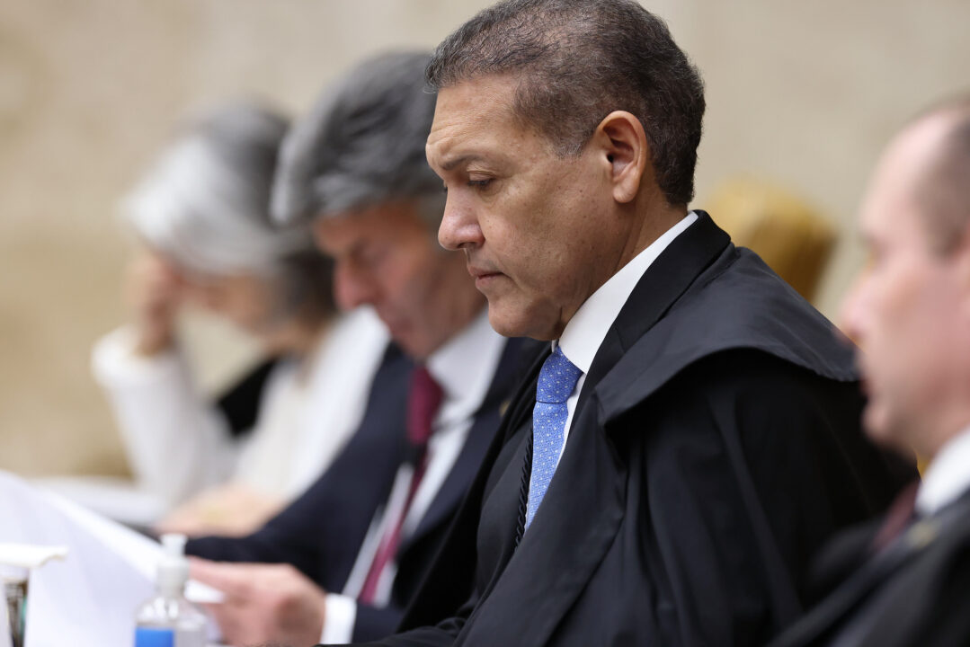 Nunes Marques indica que decisão sobre Bolsonaro deve ir a plenário