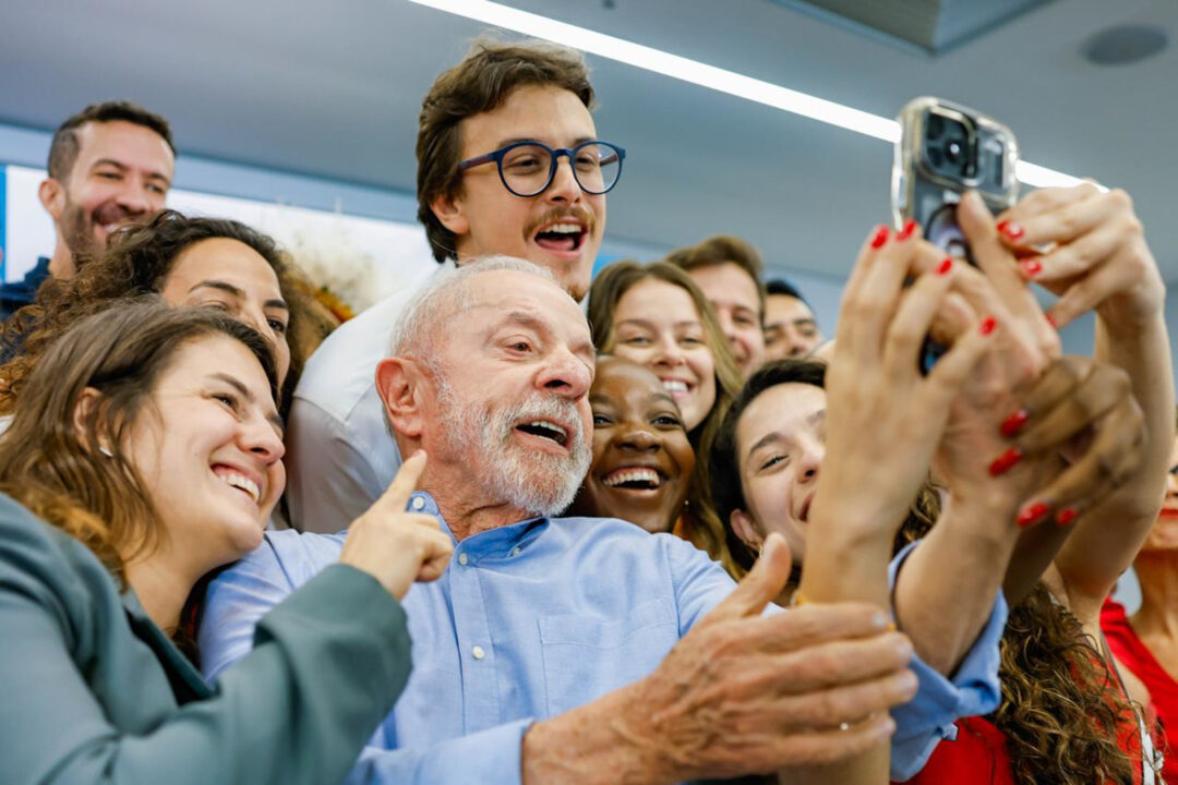 Crusoé: O novo lema de Lula: “Para o bandido, prisão”