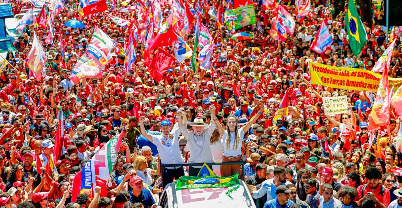 “Estou virando o rei da selfie e um internauta”, diz Lula