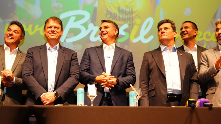 Flávio Bolsonaro com Tarcísio de Freitas, Luciano Zucco e Sergio Moro