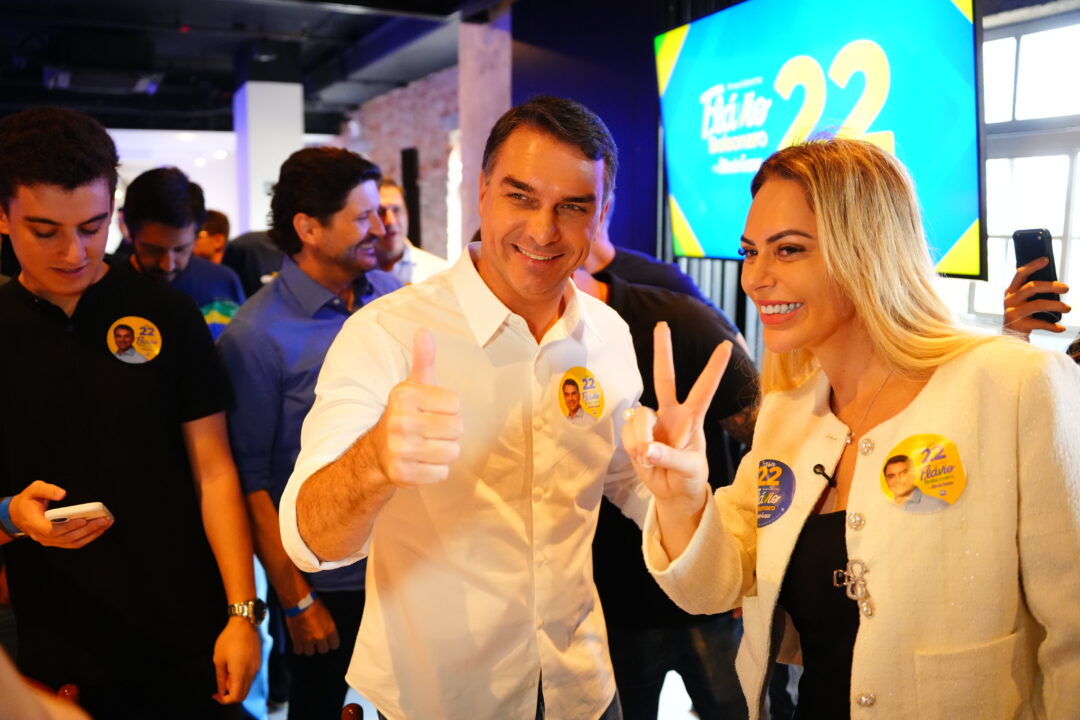 Apostas na vitória de Flávio chegam a 87% no Polymarket
