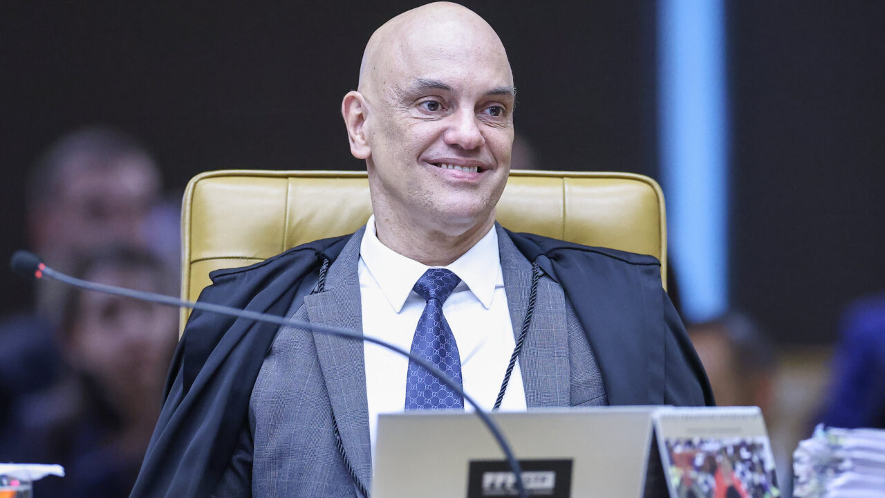 Dino e Moraes saem de trás da moita
