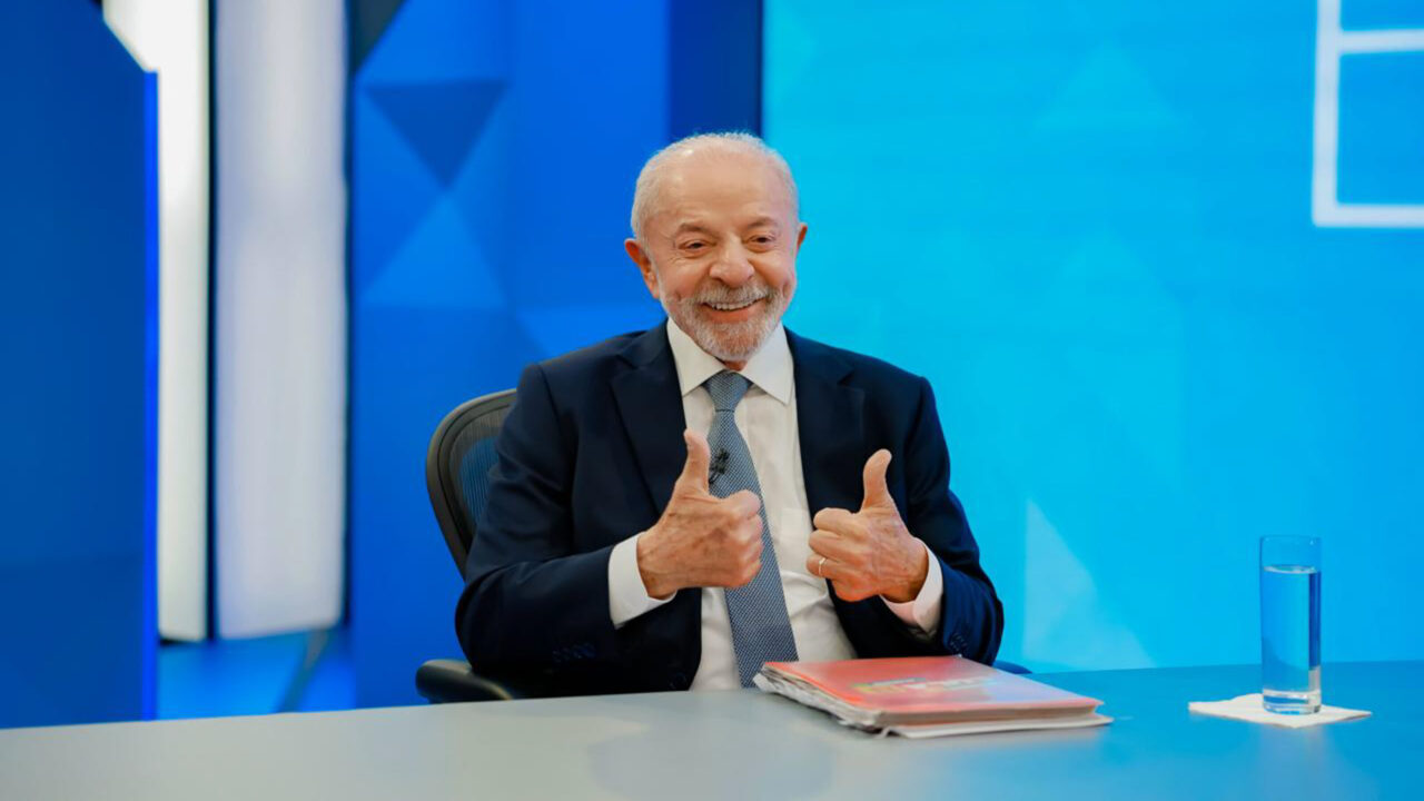 PoderData aponta empate entre Lula e Flávio no segundo turno