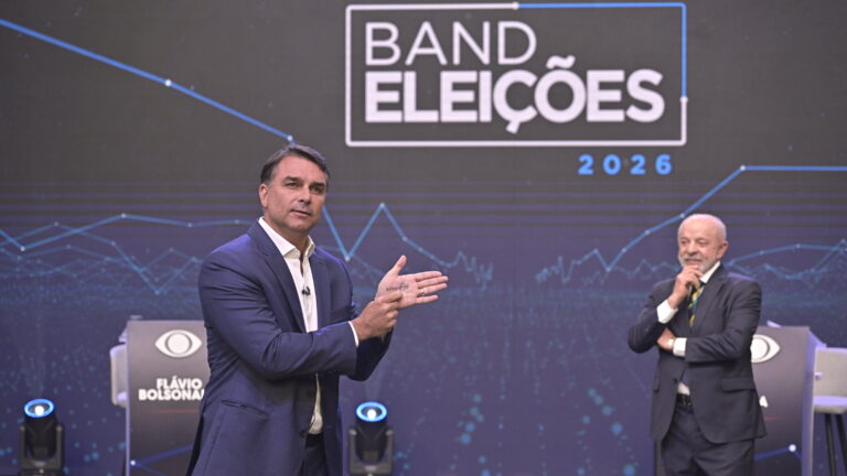 Flávio Bolsonaro e Lula no debate da Band
