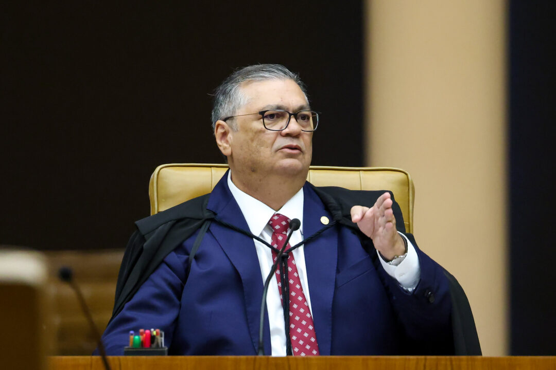 Crusoé: O samba do comunista doido Flávio Dino