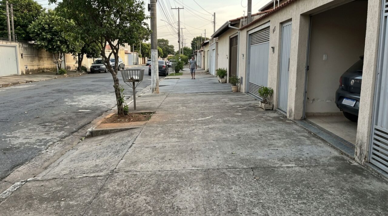 Rebaixamento adequado preserva a faixa livre de pedestres e permite o acesso à garagem