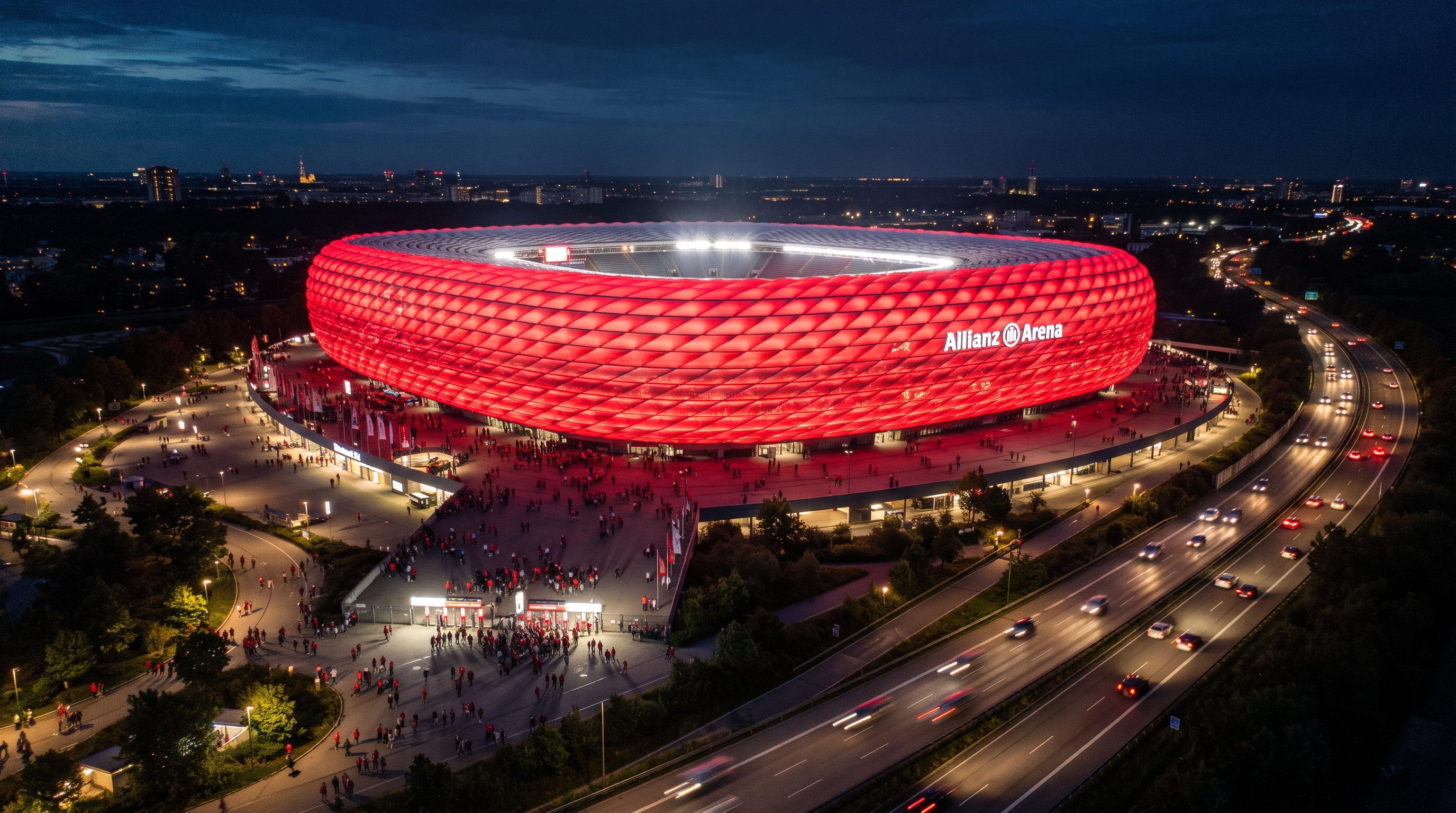 Revestida por 2.874 painéis infláveis que mudam de cor conforme o time que joga, a arena alemã para 75 mil torcedores transformou a arquitetura esportiva com sua fachada biônica luminosa
