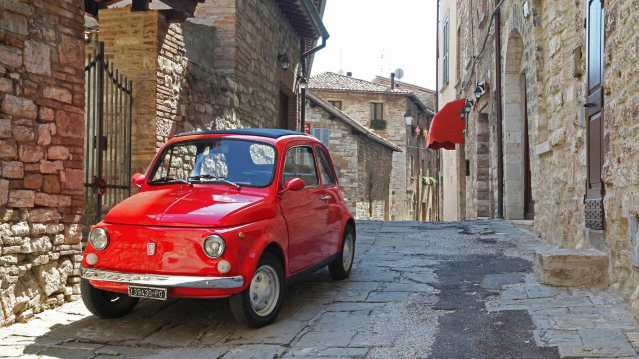 Aos 25 anos, Jacopo acumulou um legado único: agora quer fazer todos se apaixonarem pelo lendário Fiat 500