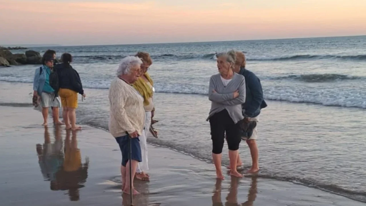 Aos 91 anos, Dona Maria Agalantina saiu da sua aldeia para ver o mar pela primeira vez