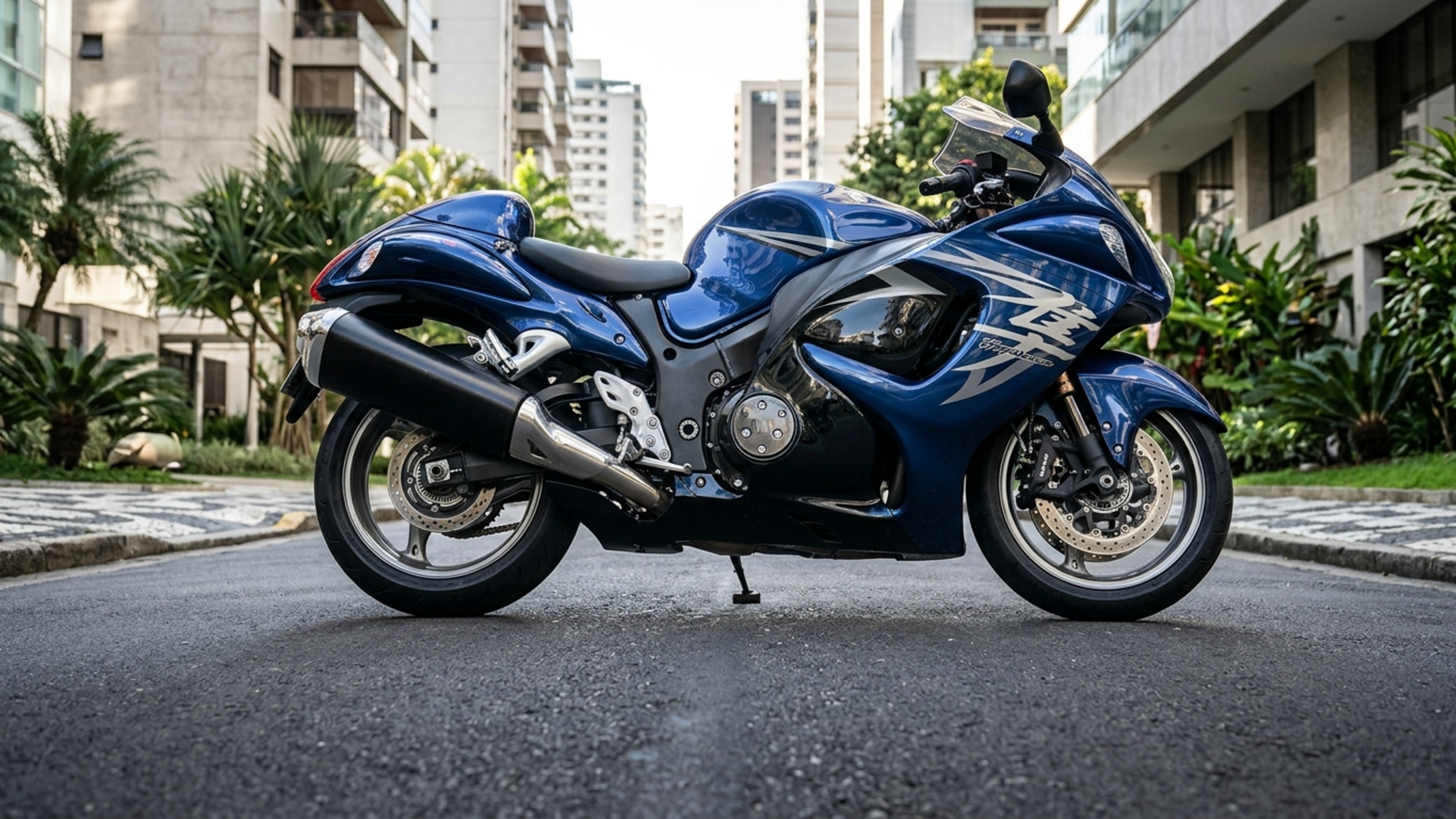 Apenas 120 brasileiros poderão comprar esta edição especial de uma motocicleta de quatro cilindros e 1.340 cilindradas que terá placa numerada de colecionador