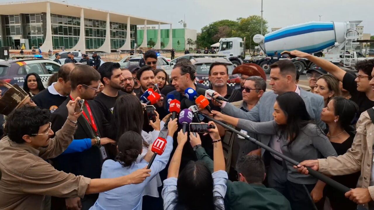 Cury avalia pedir adiamento do primeiro turno
