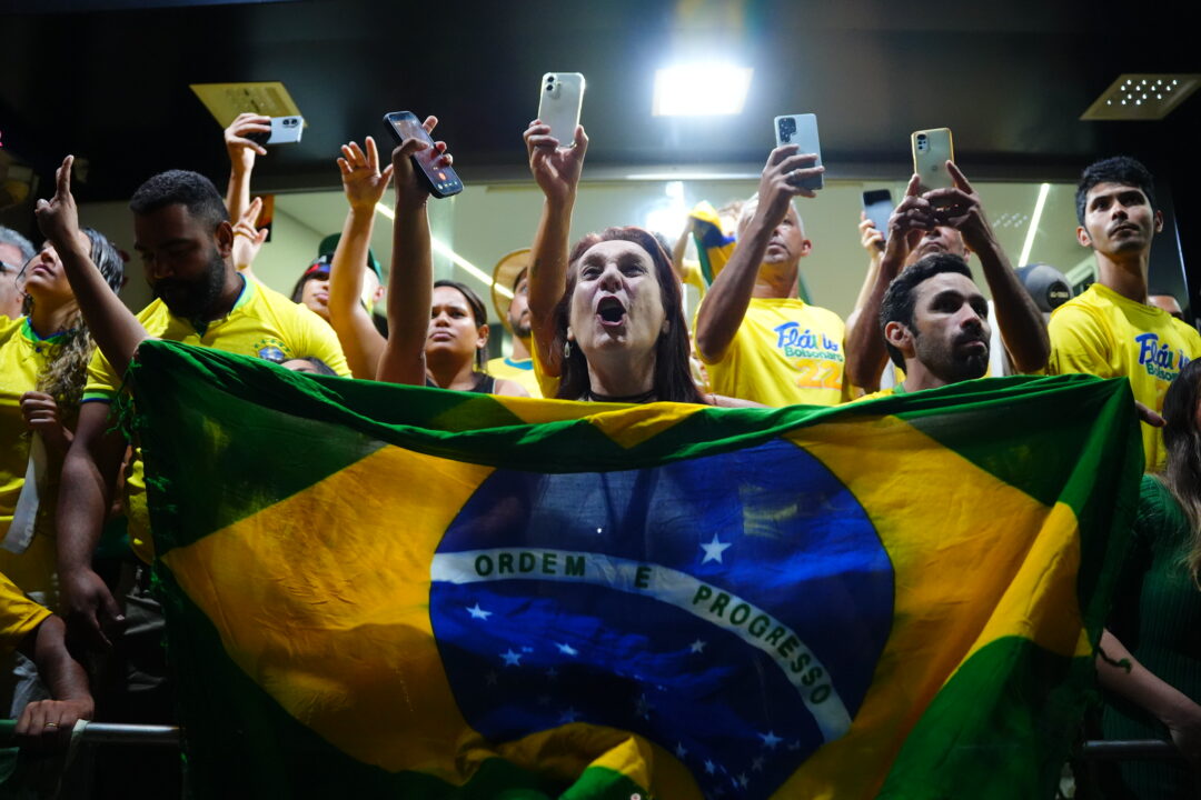 Crusoé: A morte do debate