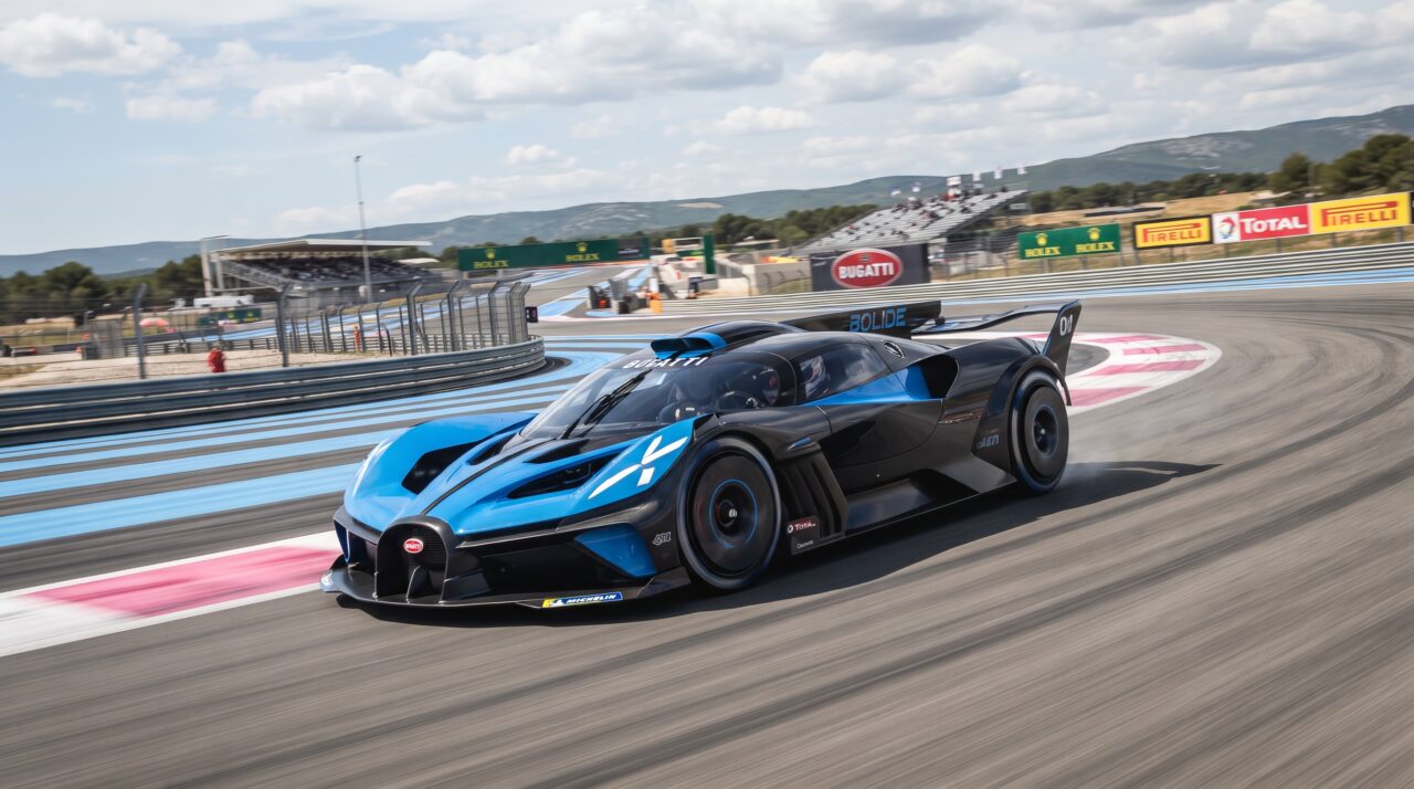 Desempenho e especificações técnicas do Bugatti Bolide nas pistas