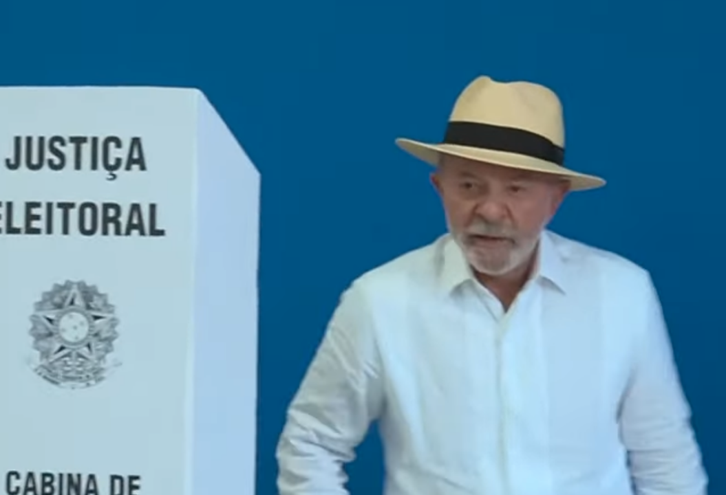 Lula vota em São Bernardo ao lado de Alckmin e Haddad