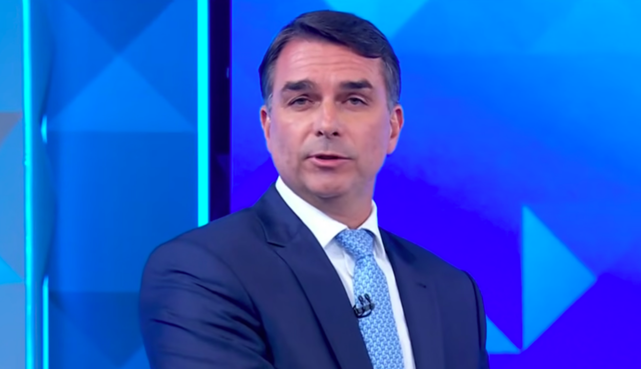 Flávio troca bolsonarismo por tarcisismo