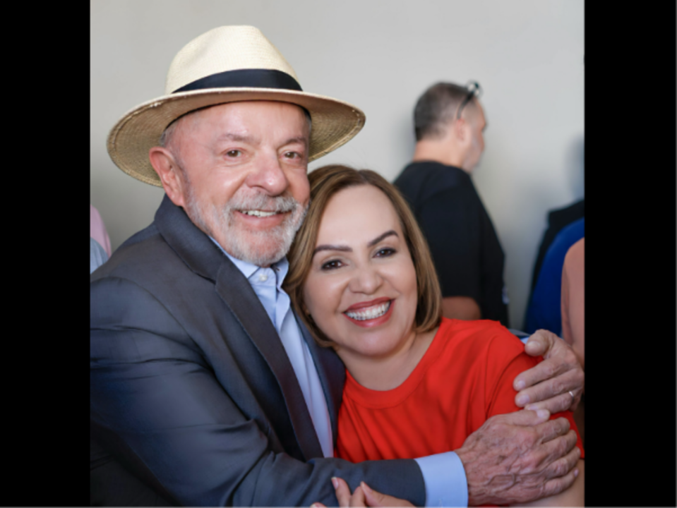 Vereadora do PT é atingida no rosto durante ataque a carreata pró-Lula