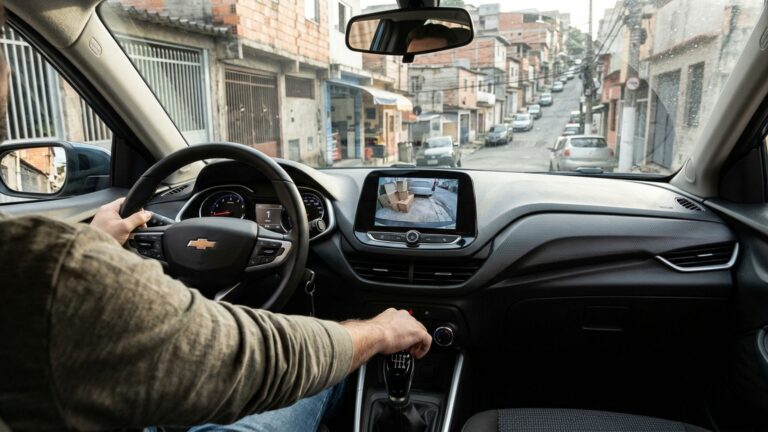 Chevrolet transforma hatch popular em carro de entregas com até 1.045 litros de espaço e câmbio manual de seis marchas