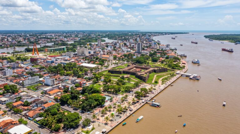Macapá como a única capital brasileira cortada pela linha do Equador e suas atrações