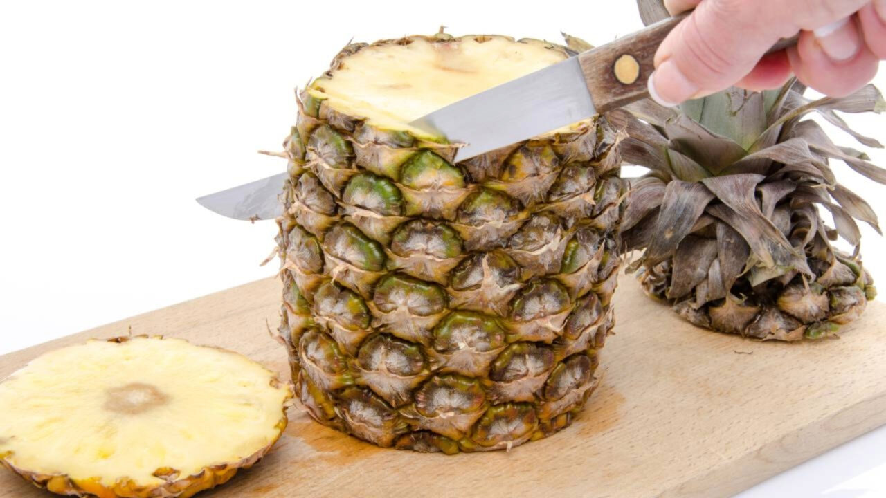 Como fazer água de hibisco com casca de abacaxi uma bebida refresca e deliciosas para aproveitar sozinho ou com a família