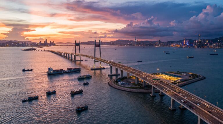 A construção e as curiosidades da ponte Hong Kong-Zhuhai-Macau.