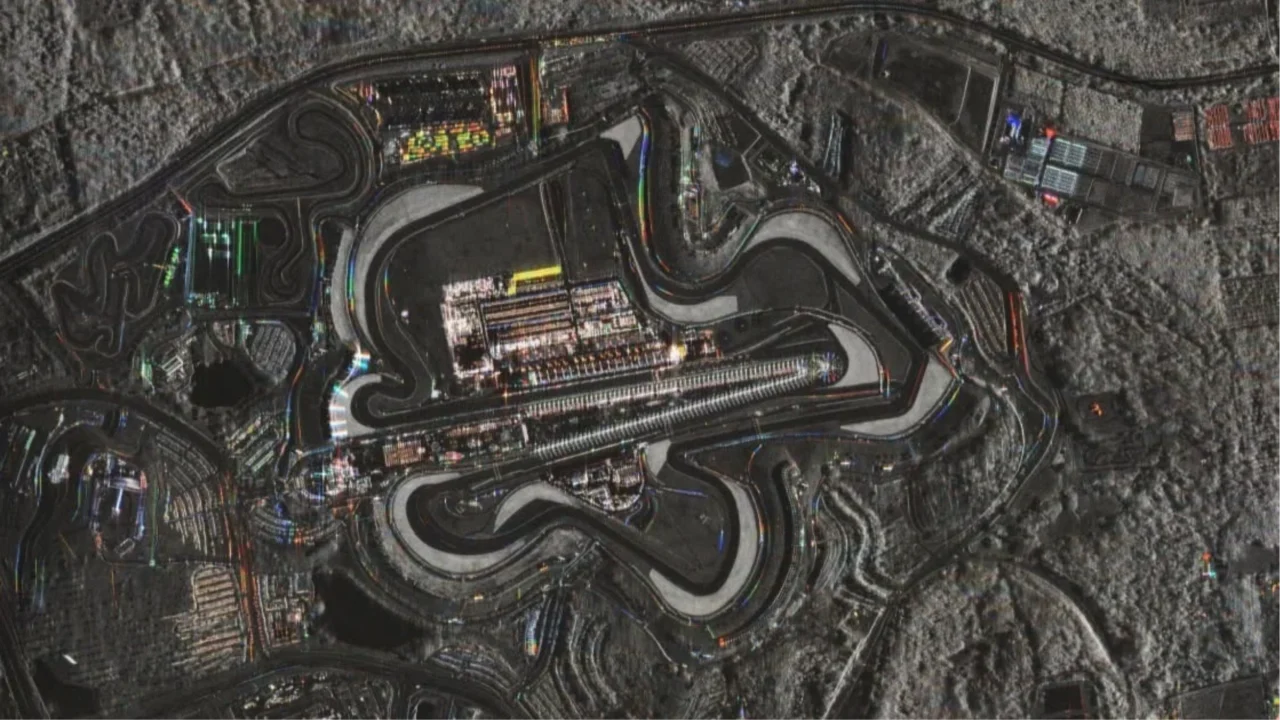 Da órbita terrestre: Os incríveis registros do satélite ICEYE do circuito de Sepang no último dia do GP de F1 do Bahrein