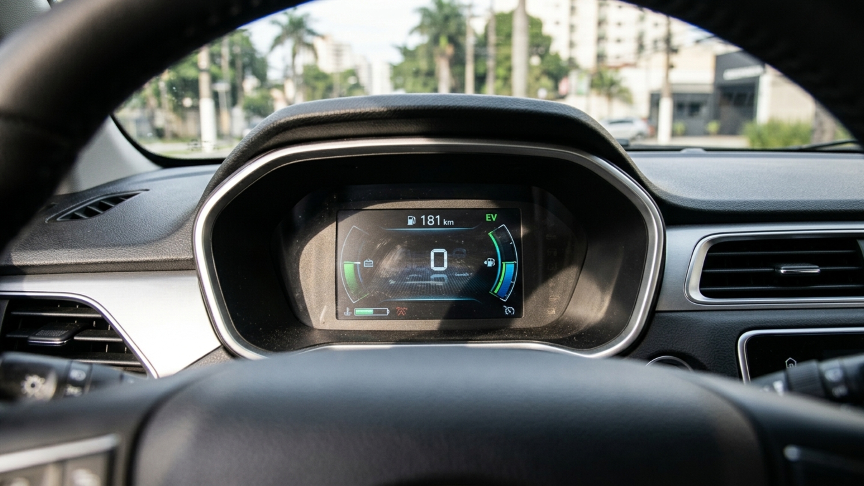 Com apenas 3,65 metros de comprimento, este elétrico de 62 cv oferece 181 km de autonomia e foi pensado muito mais para cidade do que para grandes viagens