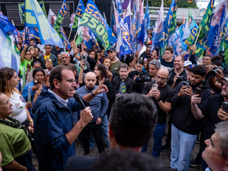 Paes acusa “candidatura adversária” de fazer “circular dinheiro vivo” no Rio