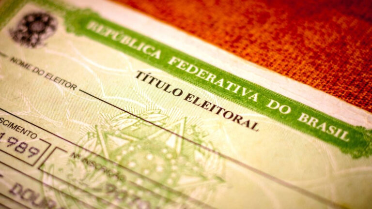 Eleitor que mudou de cidade depois do 1º turno pode votar no 2º turno em outra seção O que diz o TSE sobre voto em trânsito, transferência e justificativa no dia