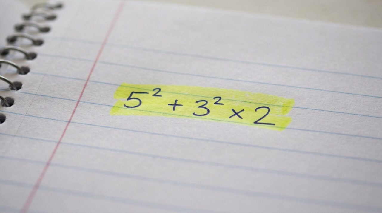 Faça o teste: resolva 5² + 3² × 2 mentalmente