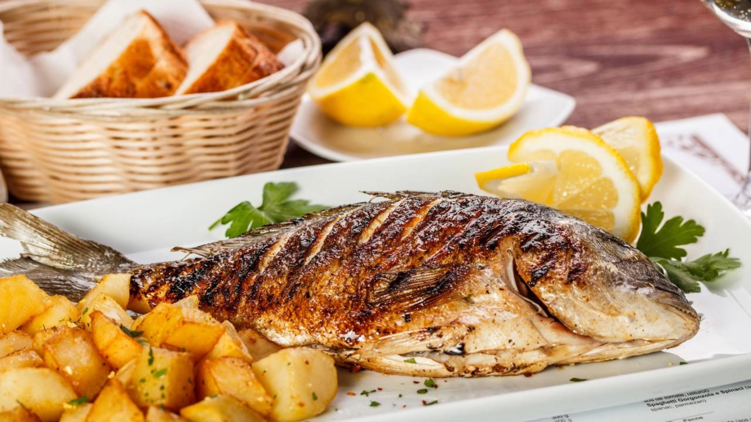 Especialistas em nutrição concordam: “Peixe frito não é feito com farinha de rosca, mas com farinha de trigo e grão-de-bico”