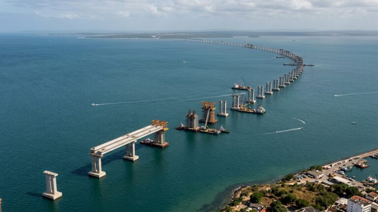 Uma nova ponte de 12,4 km sobre o mar será ligada a dois túneis e 22 km de via expressa para conectar uma capital brasileira a uma ilha