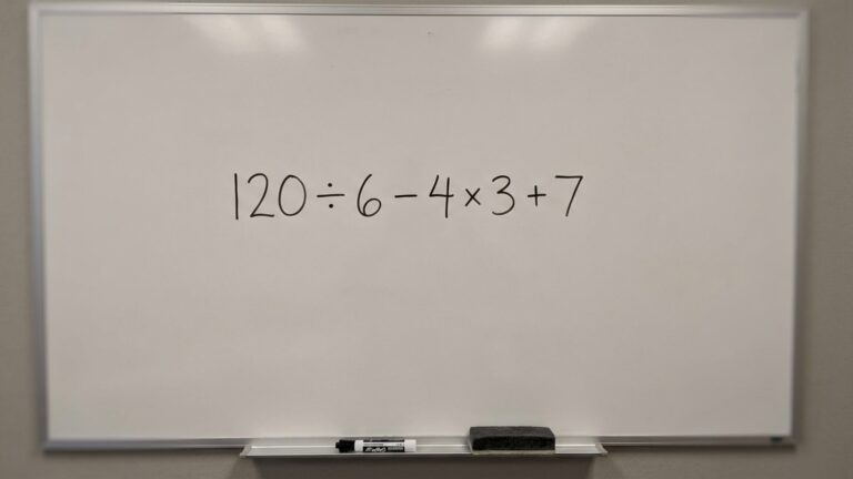Resolva 120 ÷ 6 - 4 × 3 + 7 sem fazer as operações na ordem em que elas aparecem