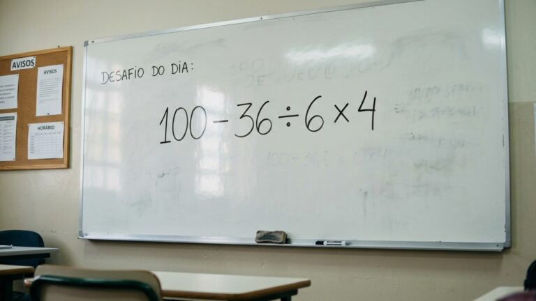 Só 1 em cada 10 resolve 100 - 36 ÷ 6 × 4 sem errar a ordem das operações