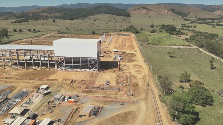 Uma multinacional avança com nova obra no interior de São Paulo, com investimento de R$ 1,4 bilhão e prevê até 3 mil empregos em uma fábrica que exportará para vários continentes