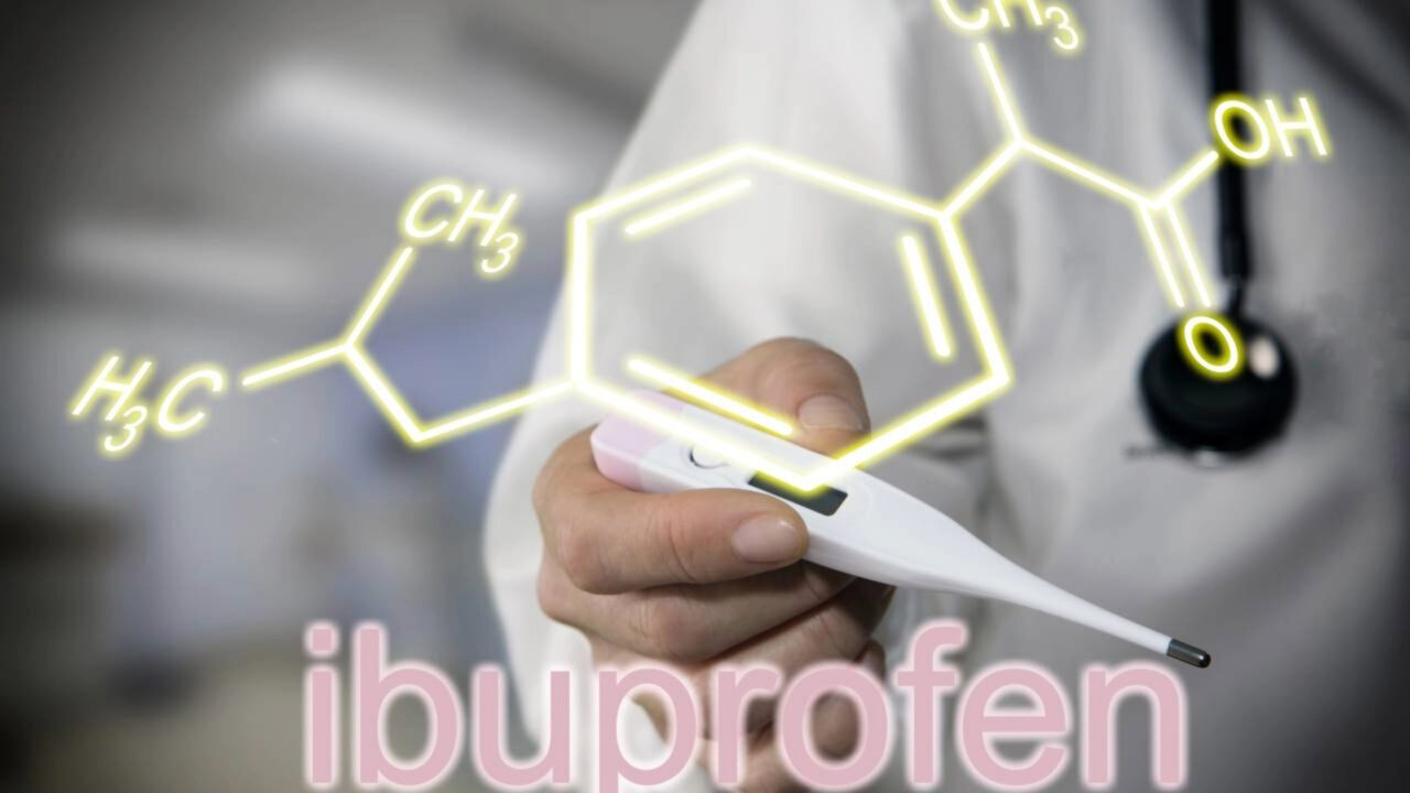 Farmacêutico sobre um dos medicamentos mais utilizados para dor O ibuprofeno 600 e o 400 têm o mesmo efeito analgésico, mas o 600 tem o dobro dos efeitos adversos