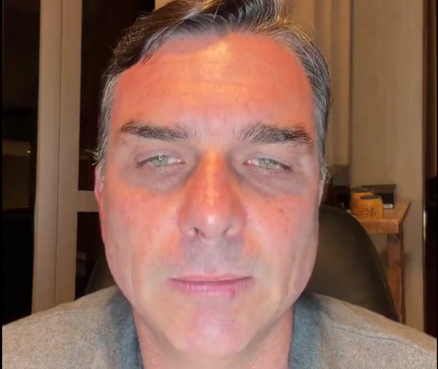 Flávio acusa Moraes de perseguição e diz que perdeu para “o sistema”, não para Lula