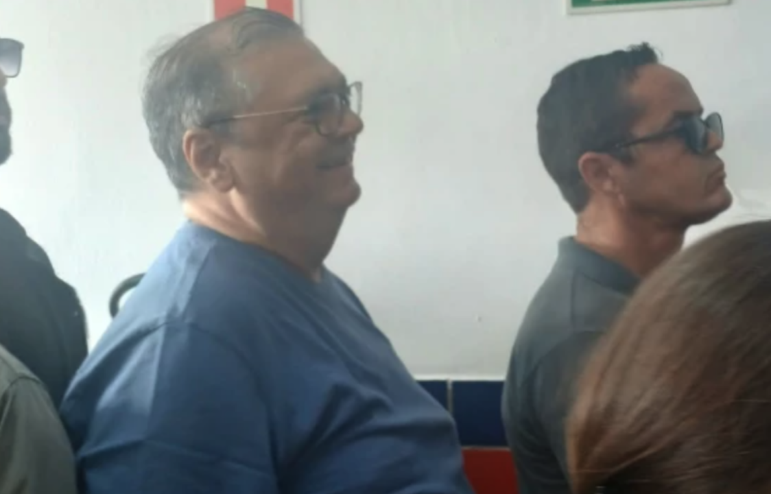 “Não posso falar sobre assuntos políticos”, diz Flávio Dino ao votar