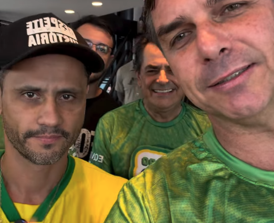 “Quem ganha em Minas ganha no Brasil”, diz Flávio ao lado de Cleitinho