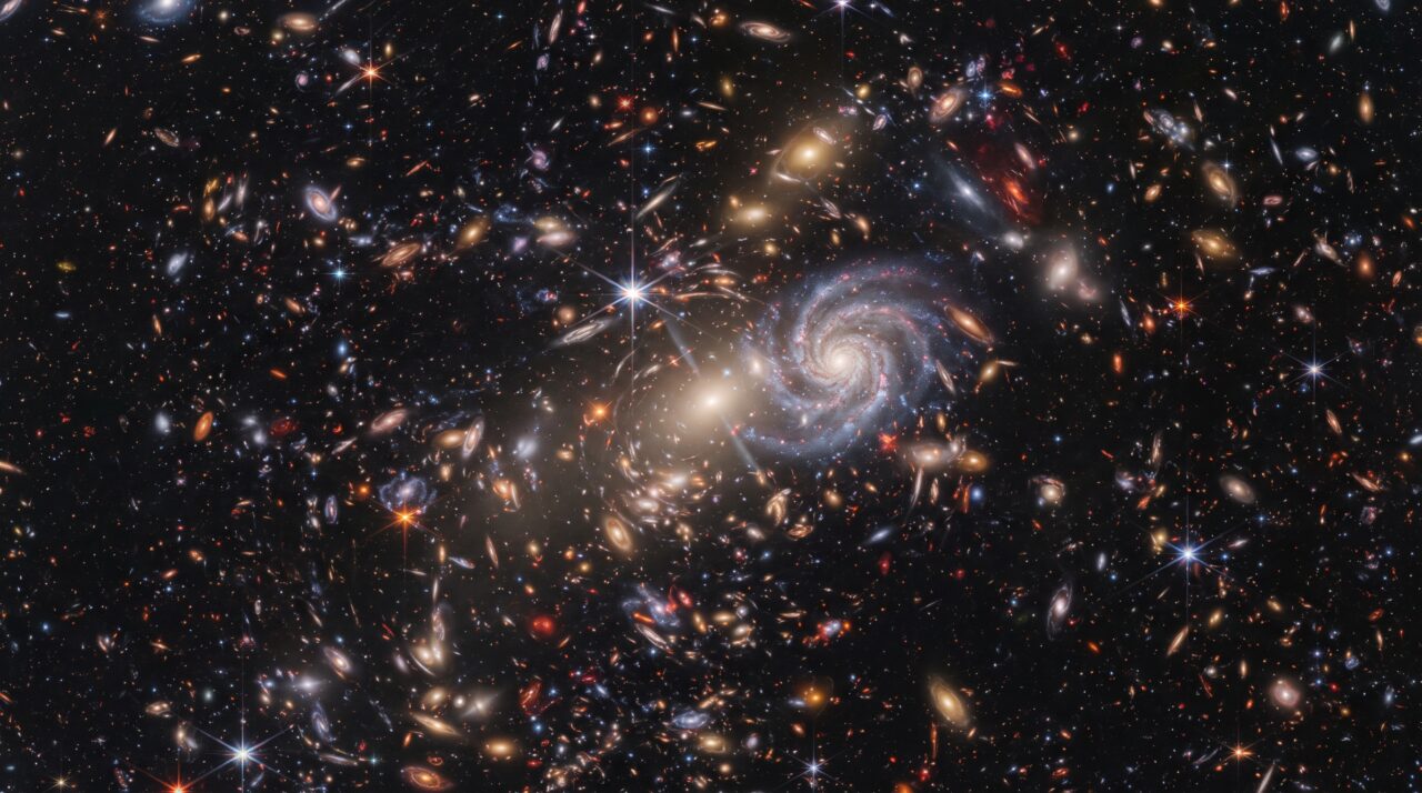 A detecção de um flash luminoso misterioso e solitário pelo telescópio James Webb em uma região vazia do espaço.
