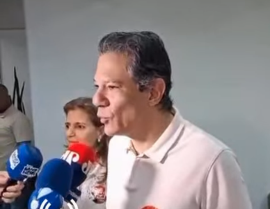 Haddad vota e fala em “clima excelente” para reeleição de Lula