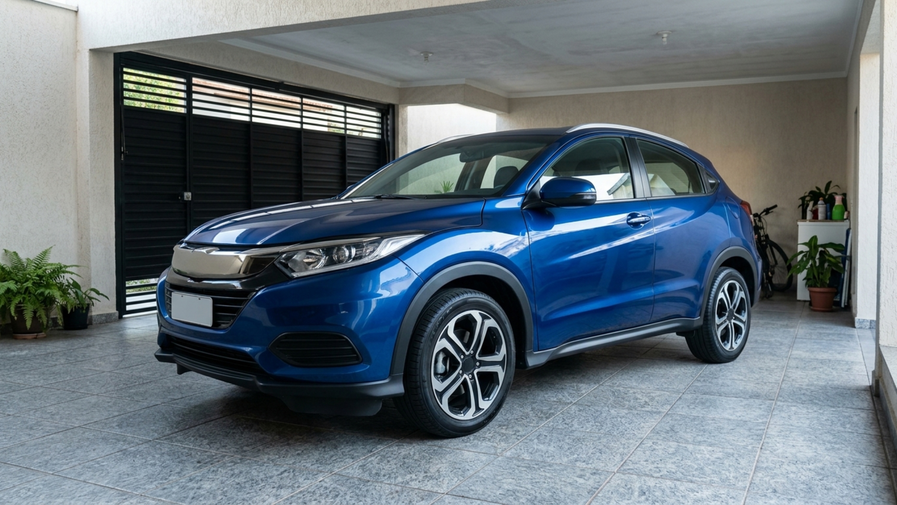 Mesmo sem precisar carregar na tomada, este SUV híbrido de 141 cv consegue registrar até 18,4 km/l na cidade e ainda reserva 407 litros para bagagens