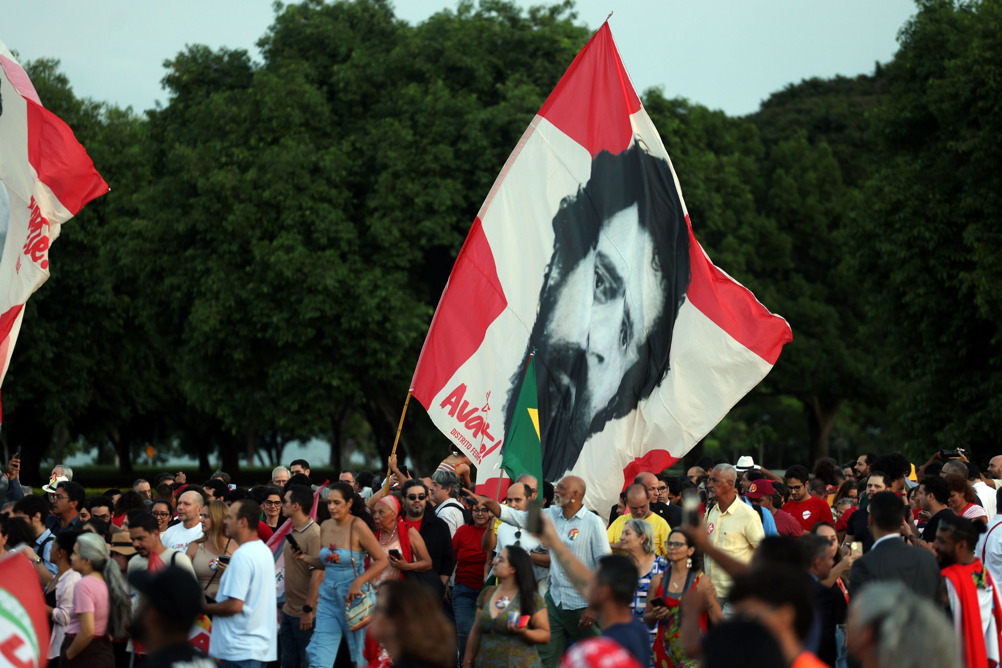 Crusoé: Comparação com Flávio não prova coragem de Lula