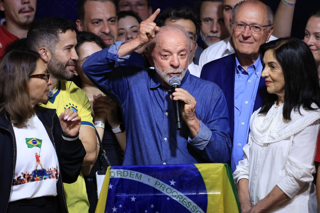 Ibovespa entra em circuit breaker após vitória de Lula
