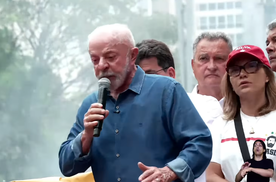 Em ato na Paulista, Lula faz apelo a eleitores que não votaram
