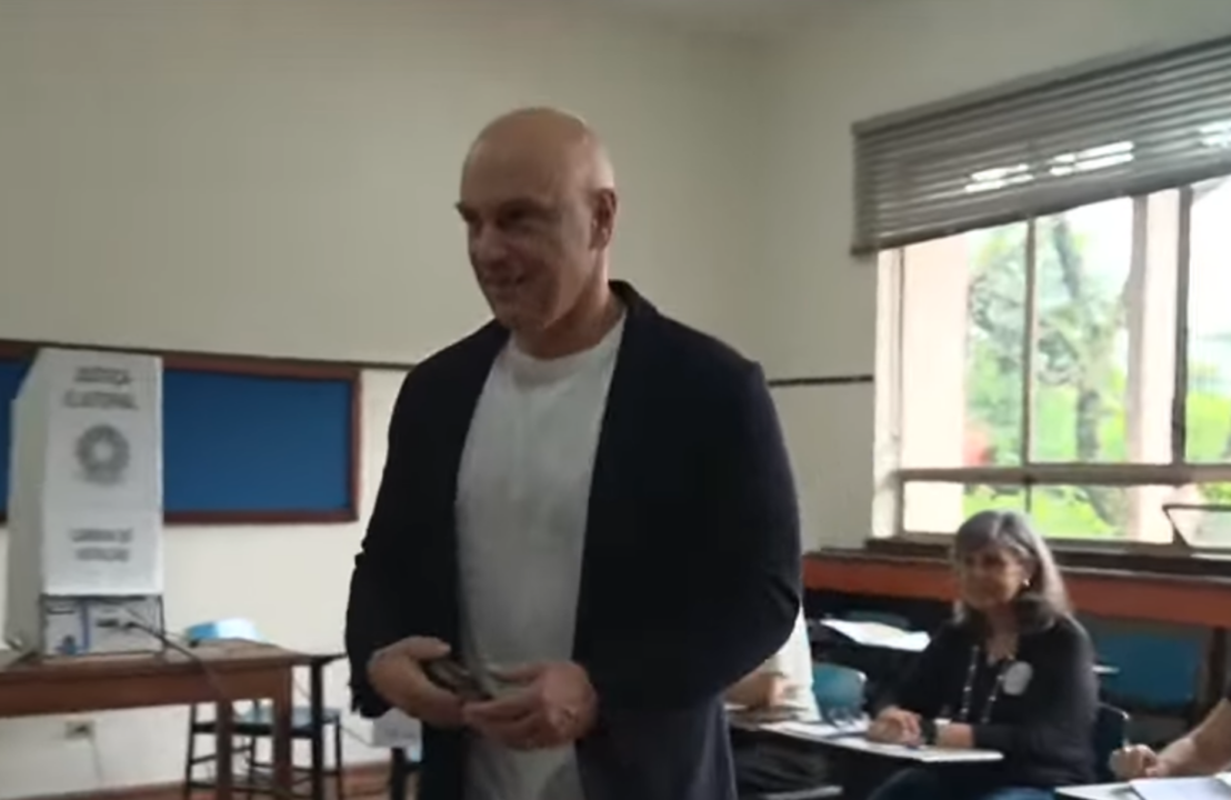 Moraes vota em SP e elogia sistema eleitoral brasileiro