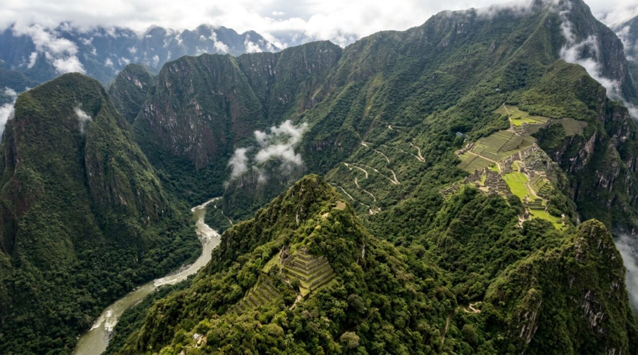 Estradas em zigue-zague surgiram sob a floresta perto de Machu Picchu e o lidar indica que há muito mais escondido nas encostas