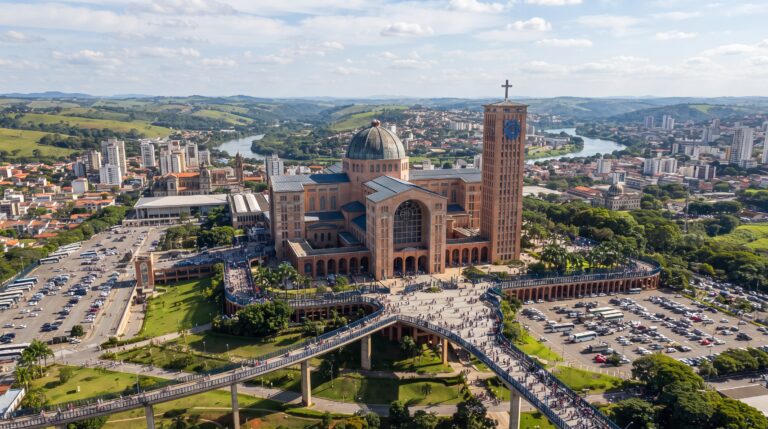 O turismo religioso no maior santuário do Brasil em Aparecida - Imagem meramente ilustrativa
