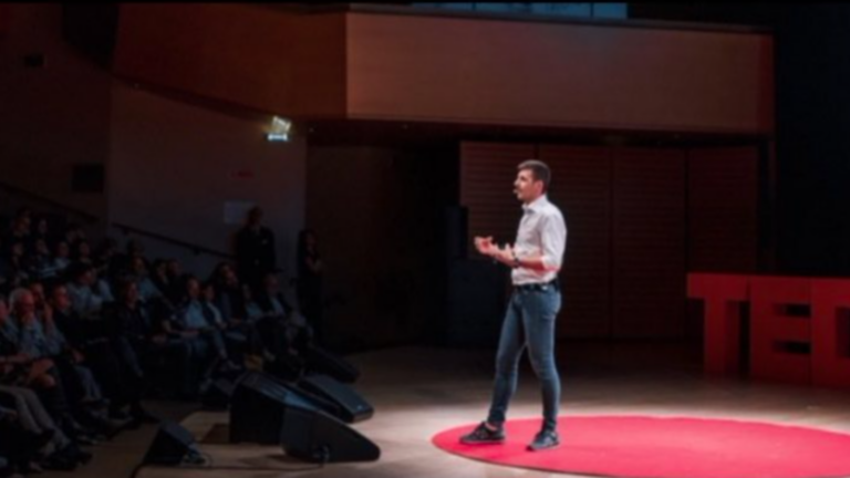Neurocientista Andrea Bariselli sobre ser livre A vida virou uma performance. Ser um ninguém, hoje, é uma forma de liberdade