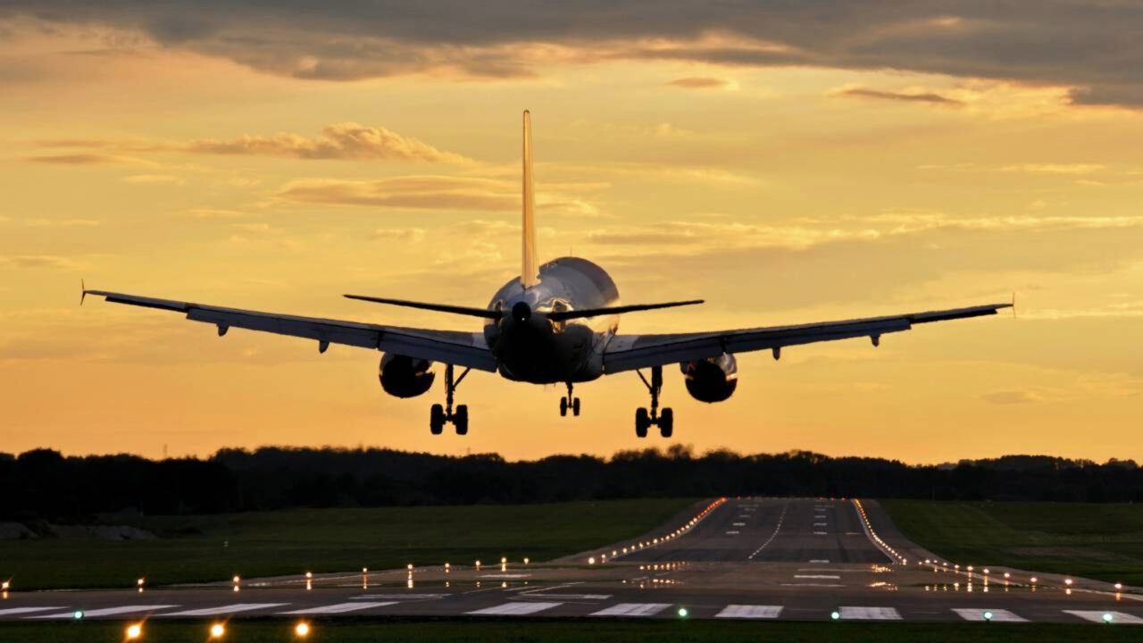 Avião decola normalmente, sofre falha inesperada e passageiros descobrem o que aconteceu durante o voo