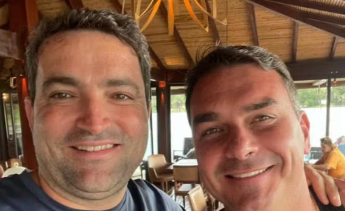 PF diz que amigo de Flávio Bolsonaro pagou por remoção de notícias